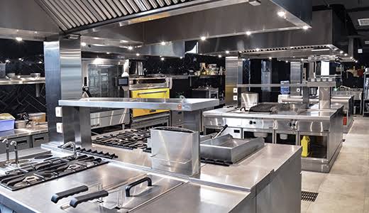 COOKING IN COMMERCIAL KITCHEN EQUIPMENT PREPARATION